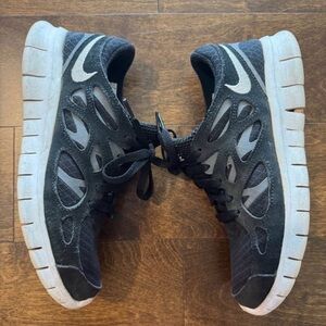 Women’s 7.5 Nike Free Run Athletic Shoes
